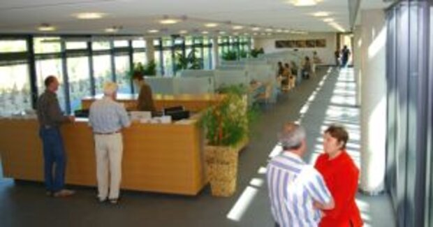  Blick ins Servicezentrum des Finanzamts Regensburg